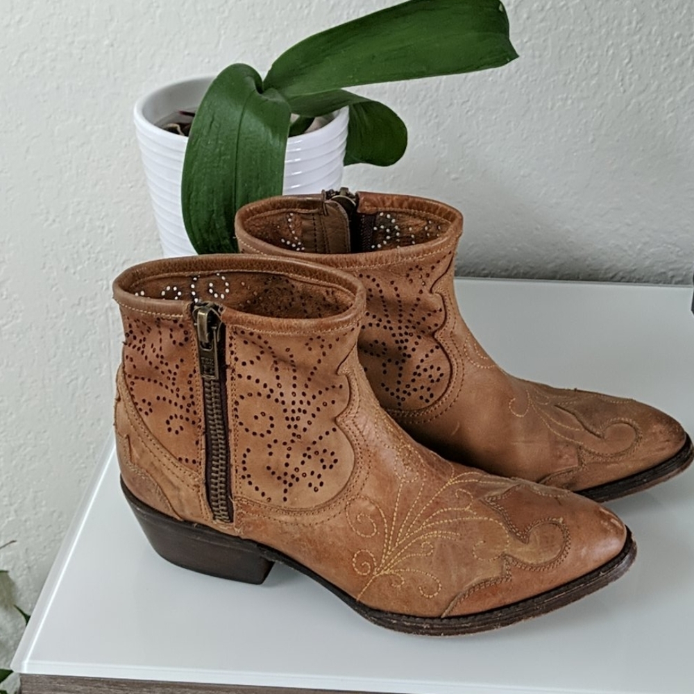 Baske California leather zip up booties